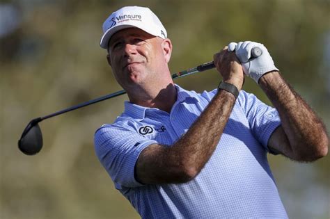 Stewart Cink contending in Champions debut with consecutive 68s in Senior PGA